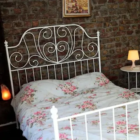 3 Storey Historical Retro Decorated House *