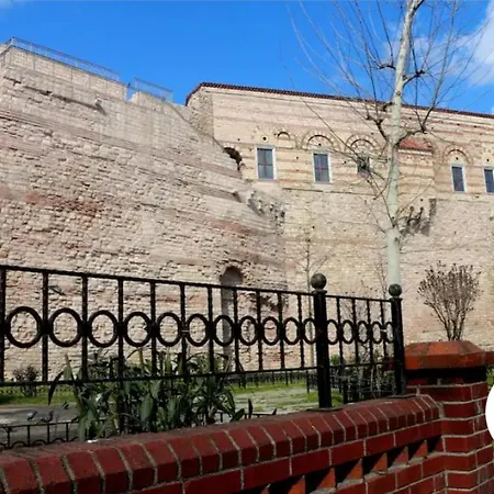 3 Storey Historical Retro Decorated House Apartment Istanbul